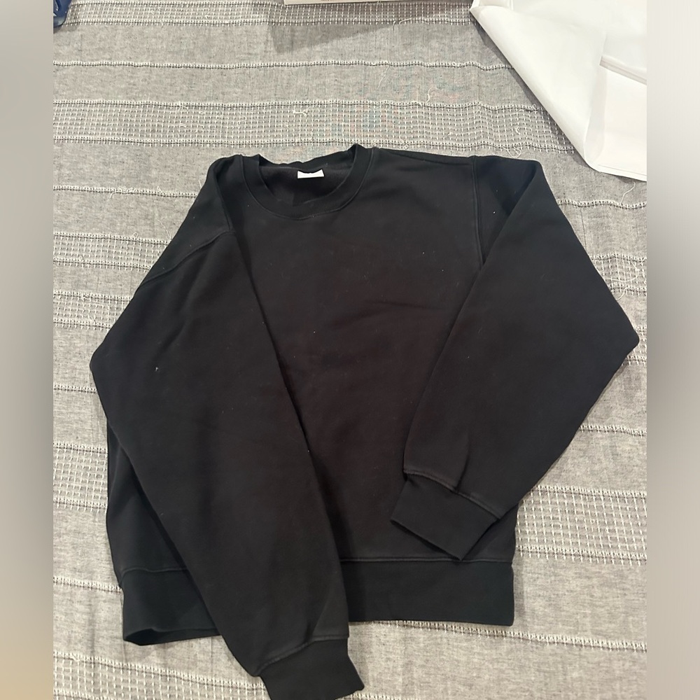 Aritzia TNA perfect cozy fleece crewneck
